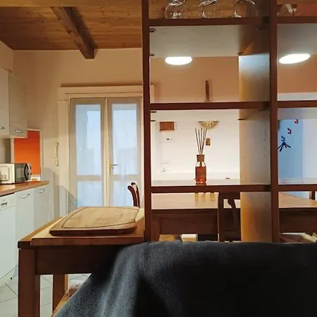 Διαμέρισμα La Loggia-app. Privato In Centro *